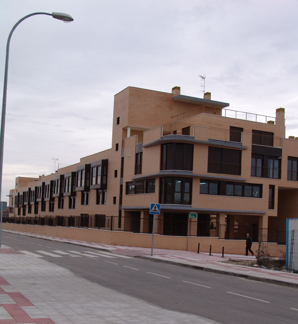 Edificio en manzana cerrada de 65 viviendas protegidas en Parcela de la Alameda del SeÃ±orio. Illescas.